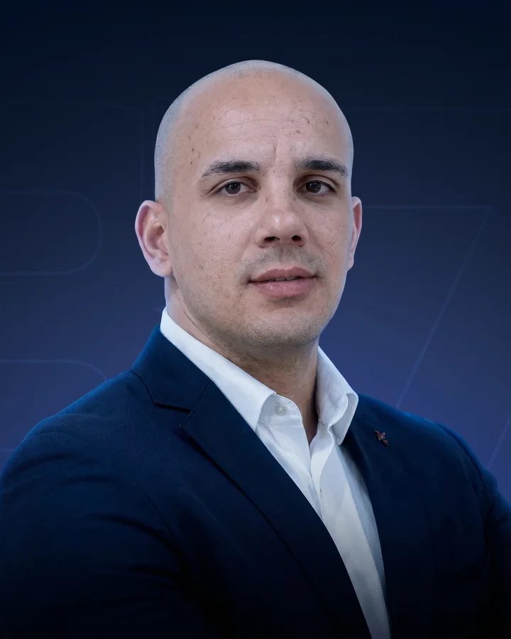 Douglas Monteiro, Gerente de Relacionamento